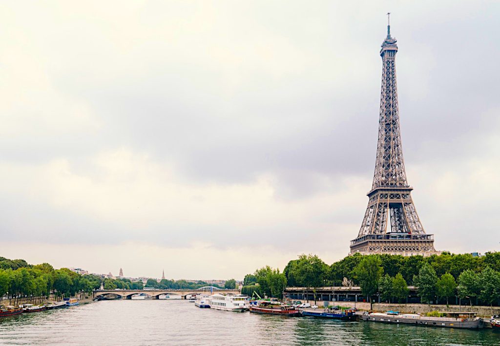 ¿Qué cantidad dejar como propina en un free tour en París? Sugerencias y Perspectivas